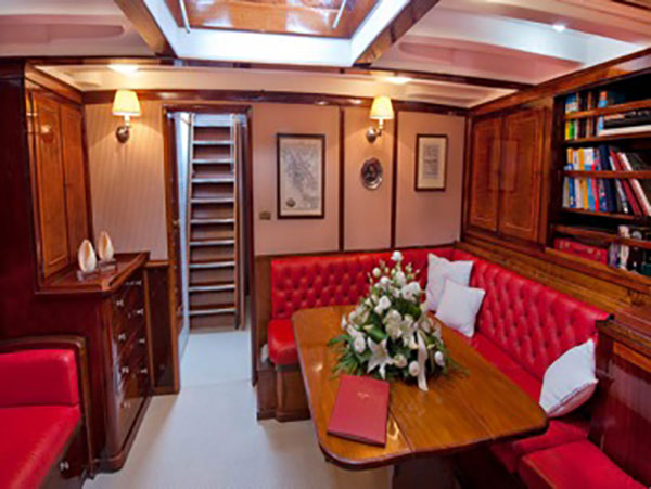 Classic-Yacht-Orianda-Salon